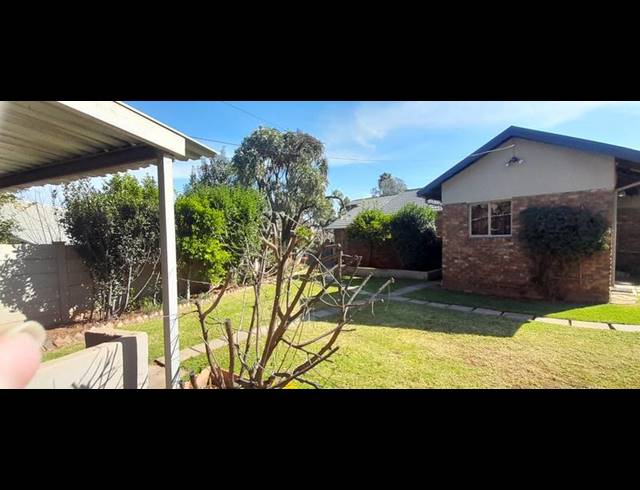 6 BEDROOM HOUSE FOR SALE IN ROOIHUISKRAAL